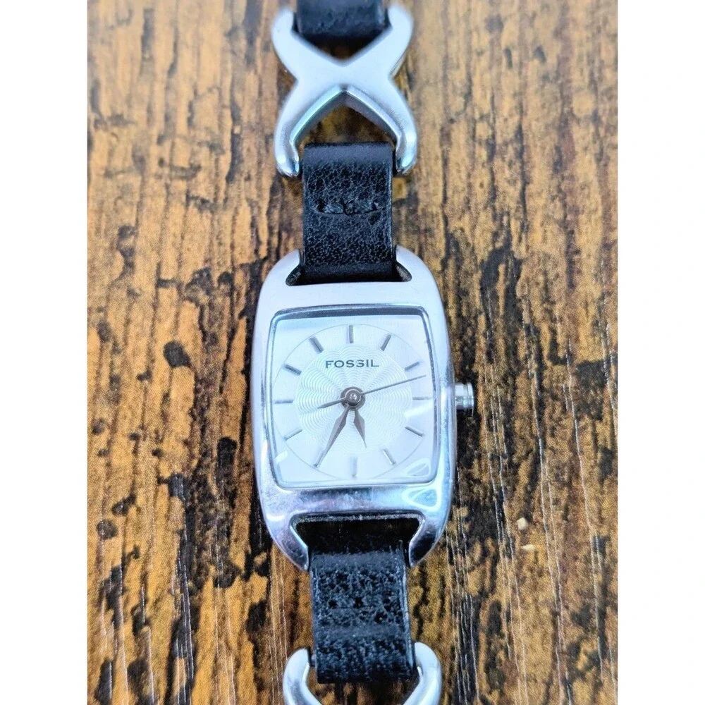 Vintage Fossil F2 Womens Watch Silver Tank Sunburst Dial Black Leather X Link